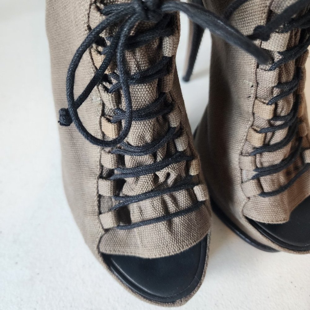 Elizabeth & James Platform "Euc" - image 3